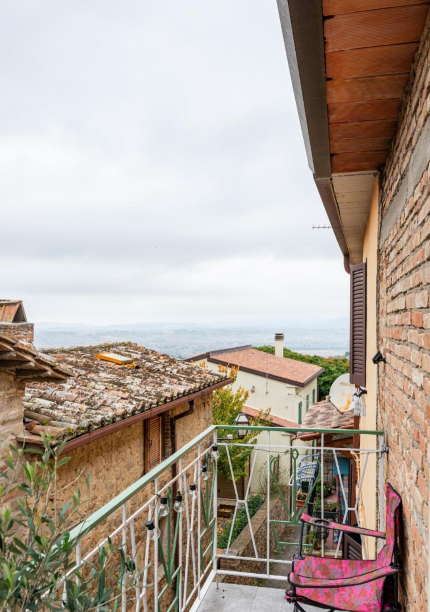 Casa Il Sole, Vicino Deruta Assisi Perugia Monte Falco エクステリア 写真